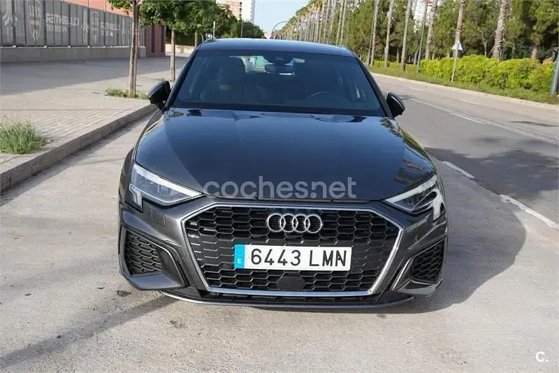 Usado Audi A3 S-Line 150 CV (110 kW) 2021 Gris / plata Berlina