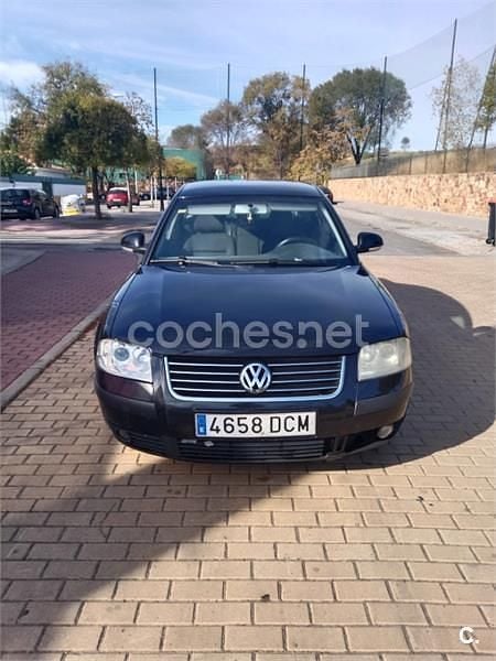 Negro Usado 2004 VW Passat Trendline Berlina | 1350 € (Buen precio) - Imagen 1/4