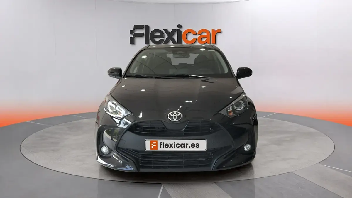Usado Toyota Yaris Hybrid Active 116 CV (85 kW) 2025 Negro Berlina