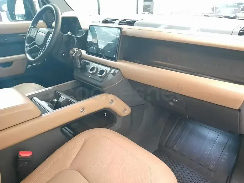 Usado Land Rover Defender HSE 426 CV (313 kW) 2025 Gris / plata SUV