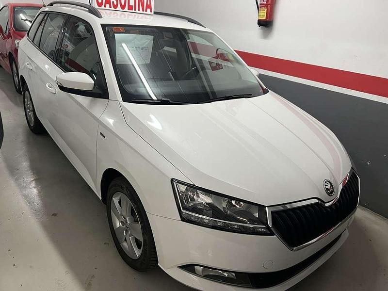 Usado Skoda Fabia Style 95 CV (69 kW) 2019 Blanco Familiar