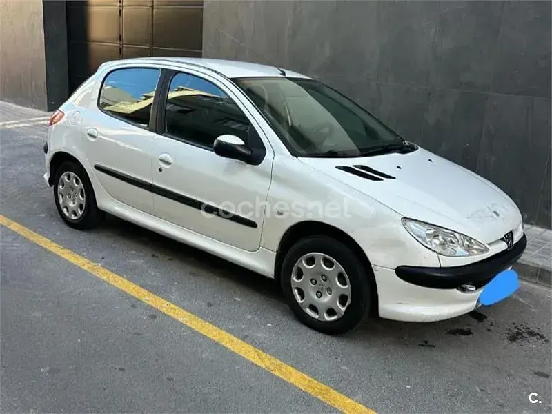 Używany Peugeot 206 75 KM (55 kW) 2004 Biały Sedan/Limuzyna