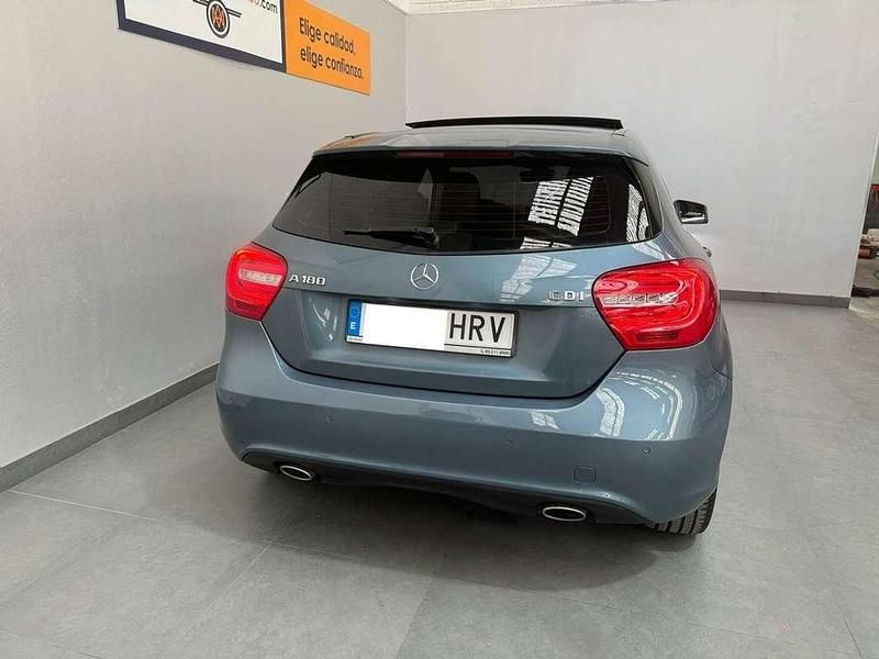 Usado Mercedes A180 Style 109 CV (80 kW) 2013 Azul Berlina