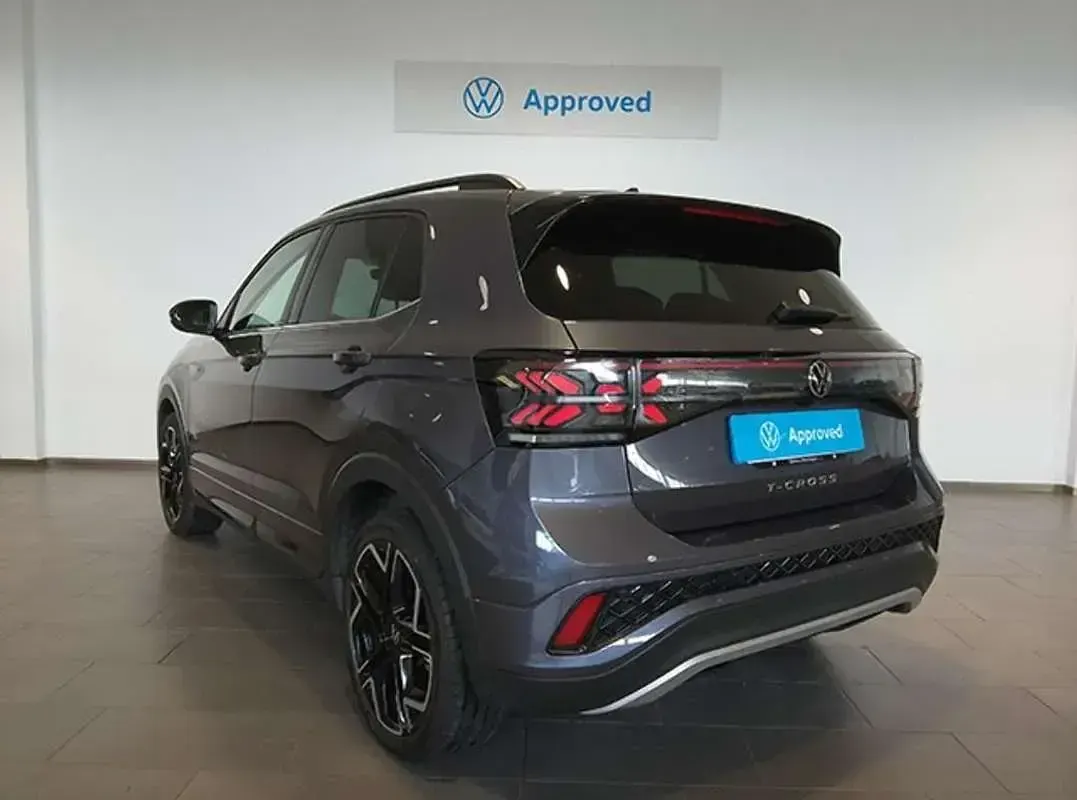 Usado VW T-Cross R-line 116 CV (85 kW) 2025 Gris SUV