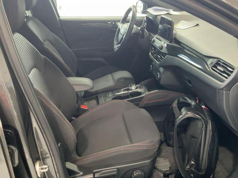 Usado Ford Focus ST-Line X 125 CV (91 kW) 2020 Gris Utilitario