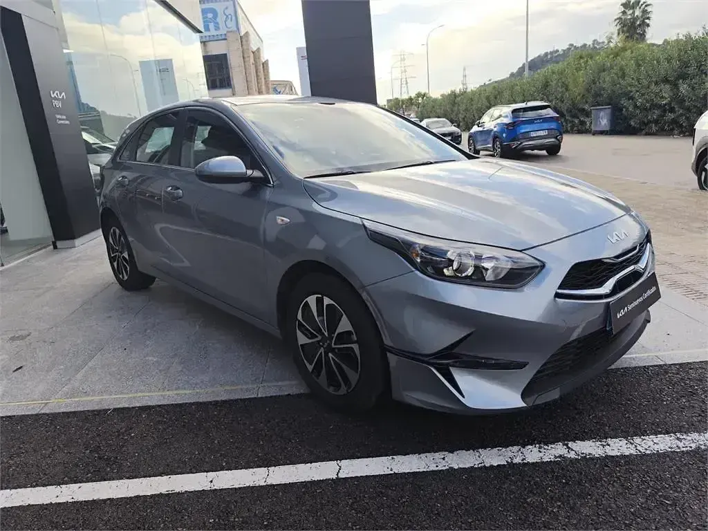 Occasion Kia Ceed 100 PK (73 kW) 2025 Grijs Hatchback