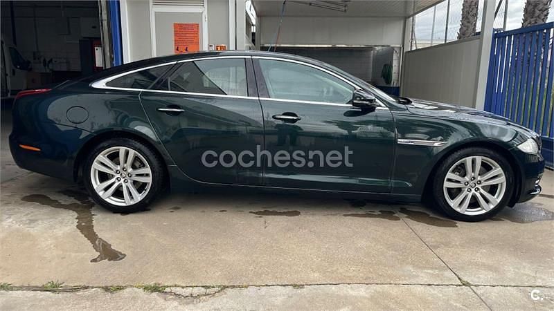 Usado Jaguar XJ Premium Luxury 275 CV (202 kW) 2011 Verde Berlina