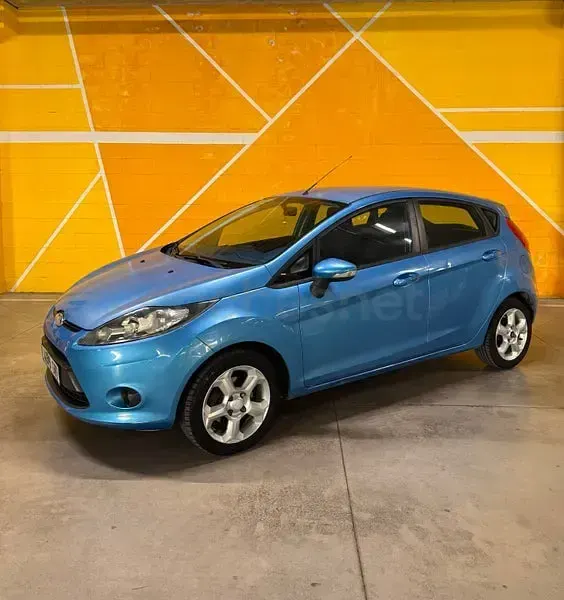 Usado Ford Fiesta Trend 82 CV (60 kW) 2010 Azul Berlina