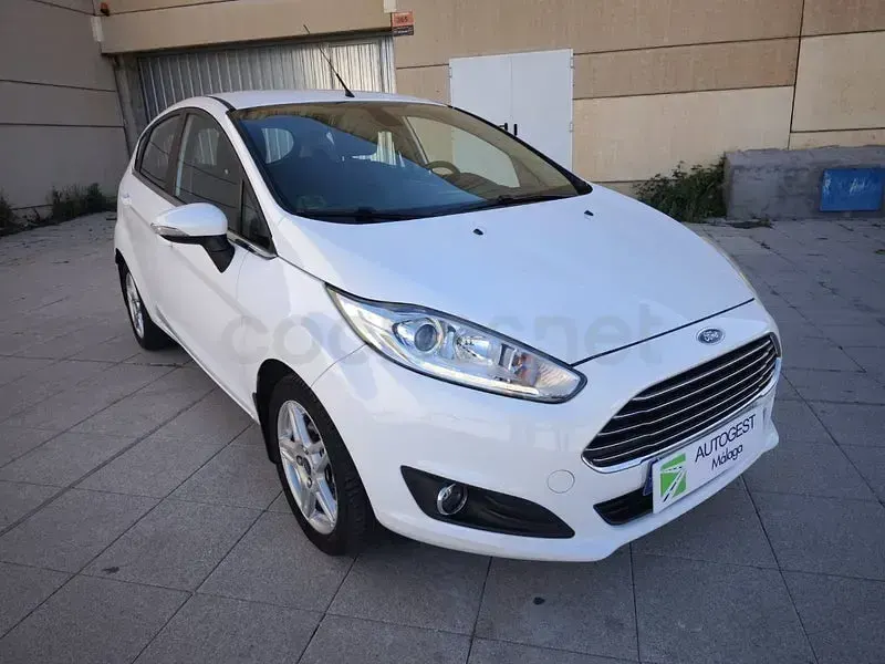 Usado Ford Fiesta Titanium 101 CV (74 kW) 2015 Blanco Berlina