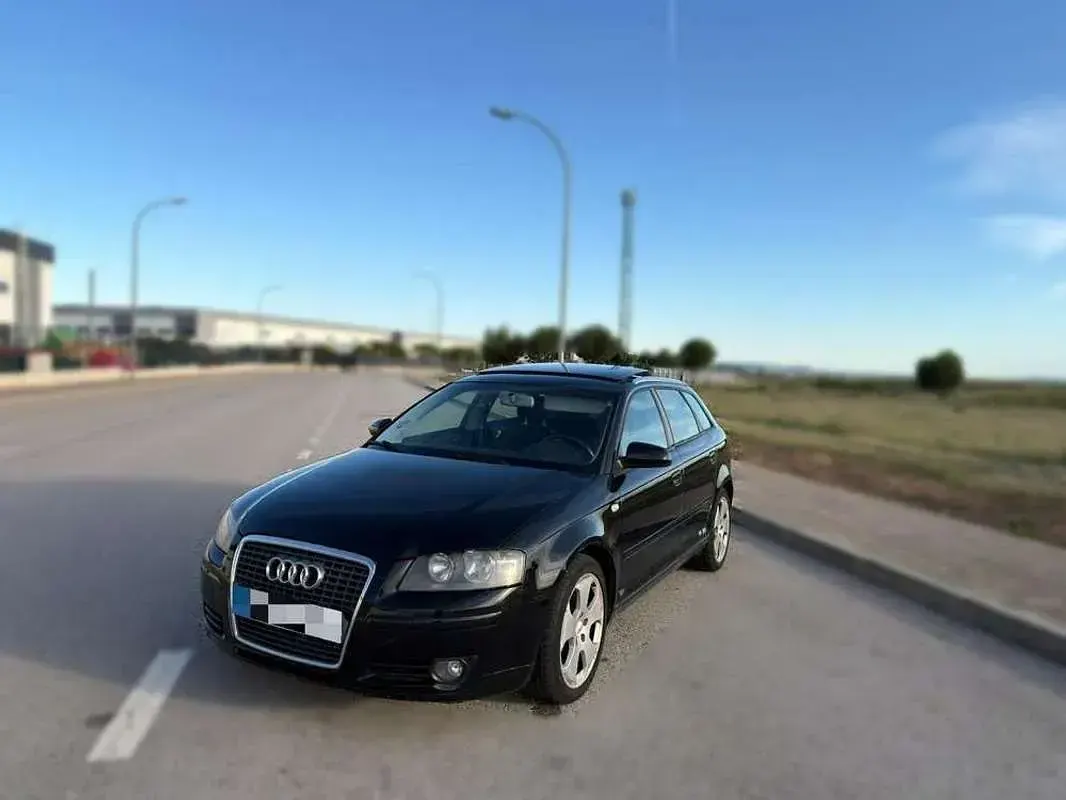Usado Audi A3 Sportback Ambiente 140 CV (102 kW) 2005 Negro Utilitario