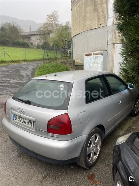 Usado Audi A3 Ambiente 110 CV (80 kW) 2000 Gris / plata Berlina