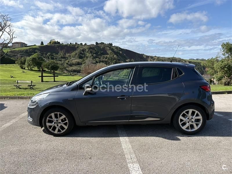 Usado Renault Clio IV LIMITED 90 CV (66 kW) 2019 Gris / plata Berlina