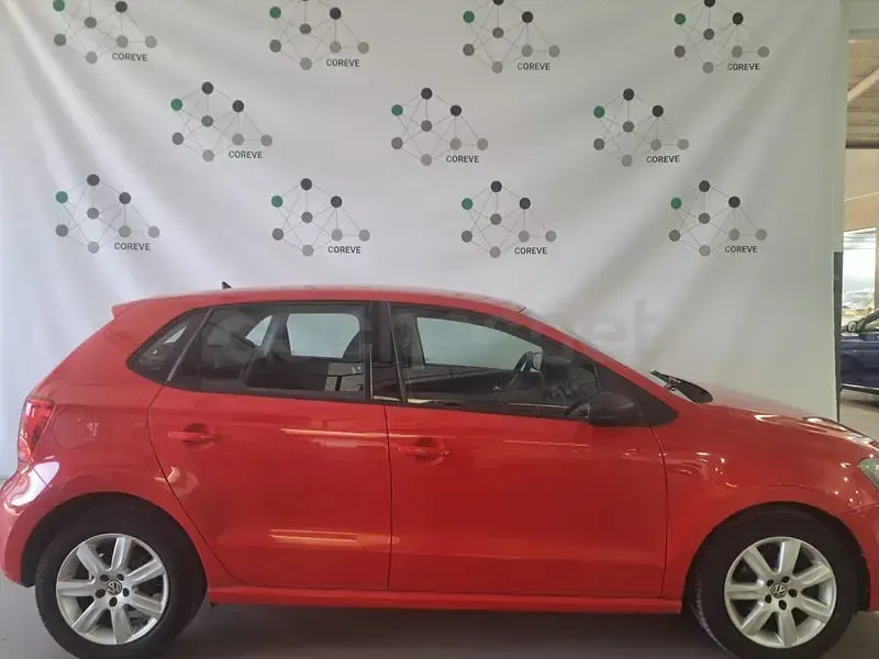 Usado VW Polo Advance 70 CV (51 kW) 2011 Rojo Utilitario