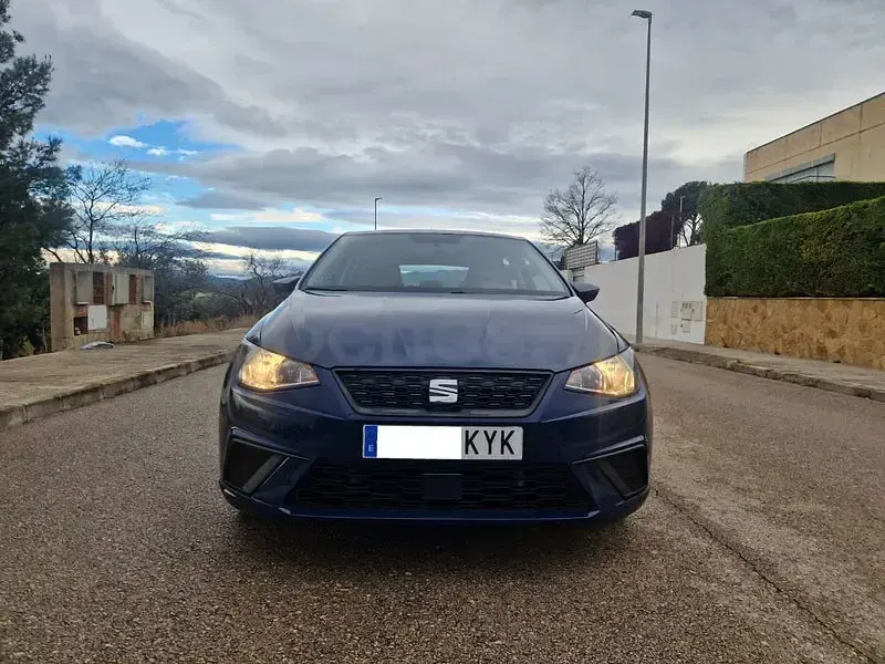 Usado Seat Ibiza Reference 95 CV (69 kW) 2019 Azul Utilitario