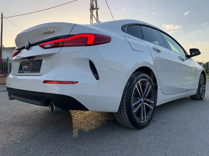 Usado BMW 218 Gran Coupé Comfort Edition 150 CV (110 kW) 2022 Blanco Coupe