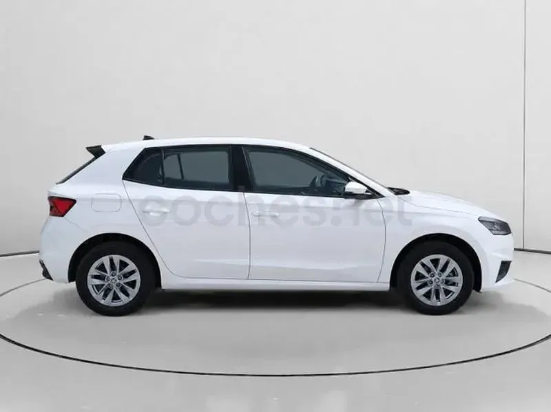 Usado Skoda Fabia Ambition 95 CV (69 kW) 2022 Blanco Utilitario