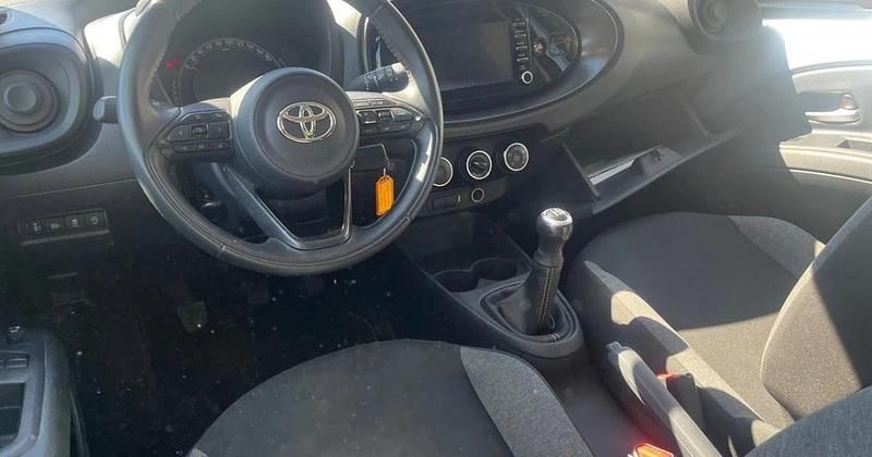 Usado Toyota Aygo X Play 72 CV (52 kW) 2024 SUV