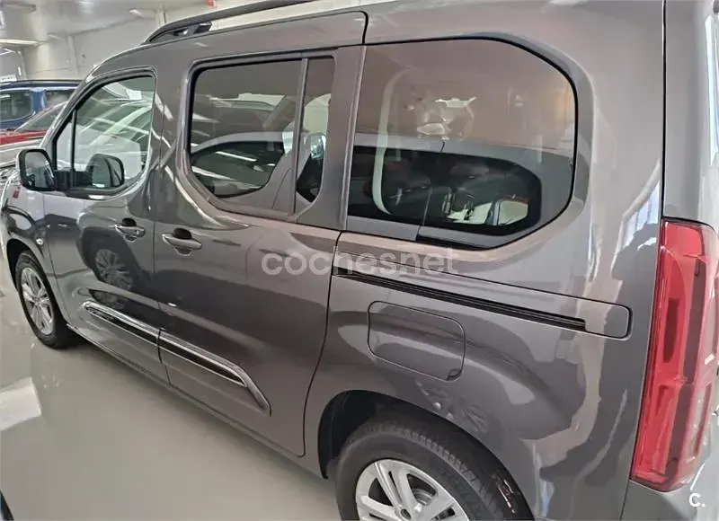 Usado Toyota Proace Verso Active 131 CV (96 kW) 2023 Gris / plata Familiar