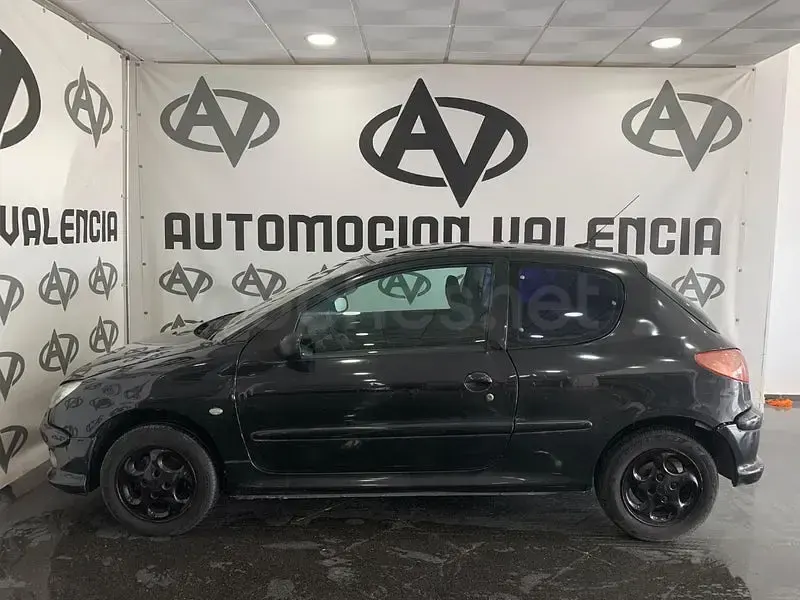 Usado Peugeot 206 75 CV (55 kW) 2003 Negro Berlina
