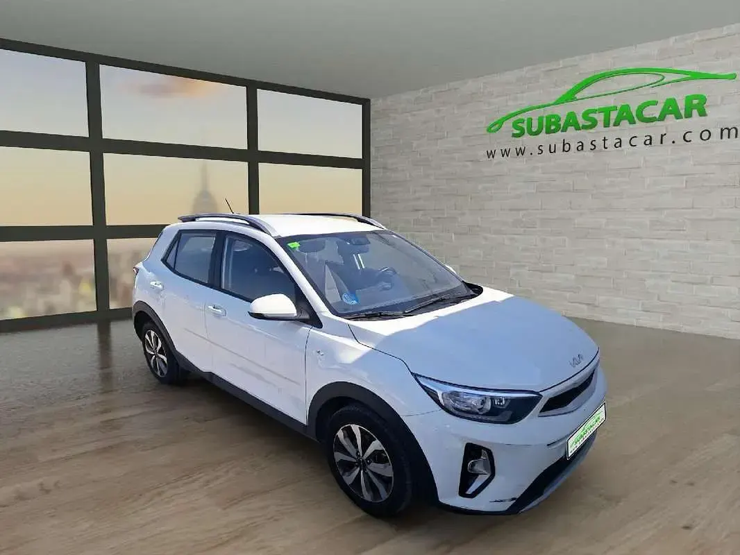 Usado Kia Stonic 101 CV (74 kW) 2022 Blanco SUV