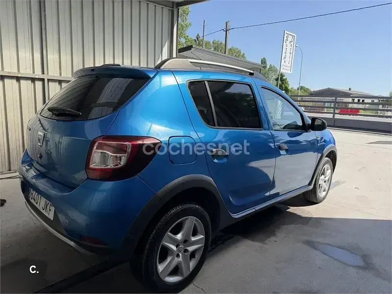 Usado Dacia Sandero Stepway 90 CV (66 kW) 2015 Azul Berlina