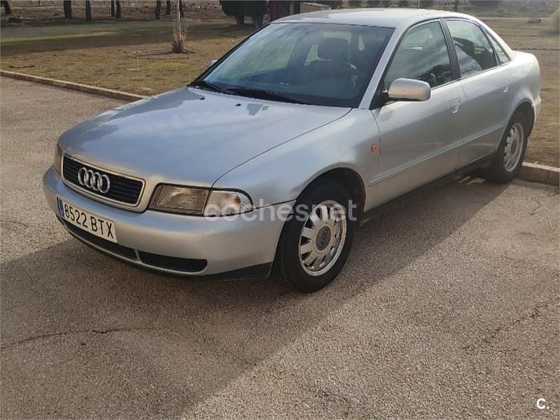 Gris / plata Usado 1998 Audi A4 Berlina | 3200 € (Precio justo) - Imagen 1/4
