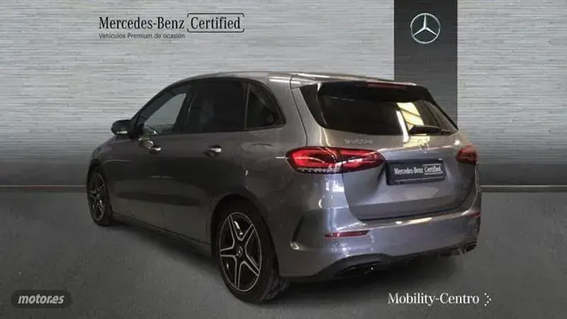 Usado Mercedes B200 149 CV (109 kW) 2021 Gris Utilitario