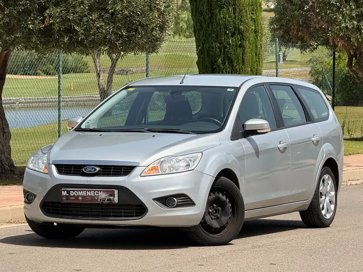 Usado Ford Focus Trend 90 CV (66 kW) 2010 Gris