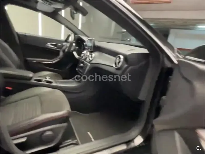 Usado Mercedes CLA200 136 CV (100 kW) 2014 Negro Coupe