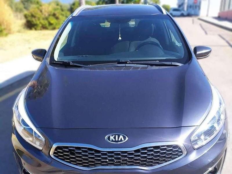Usado Kia Ceed Sportswagon 120 CV (88 kW) 2018 Gris Familiar