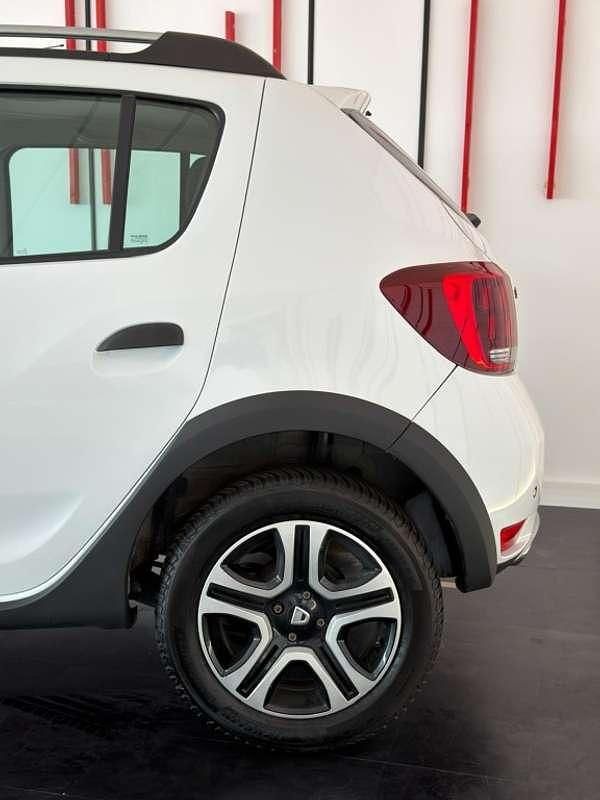 Usado Dacia Sandero Stepway Ambiance 90 CV (66 kW) 2018 Blanco Utilitario