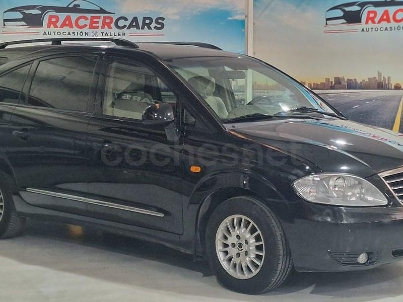 Usado Ssangyong (KGM) Rodius 165 CV (121 kW) 2010 Negro Monovolumen