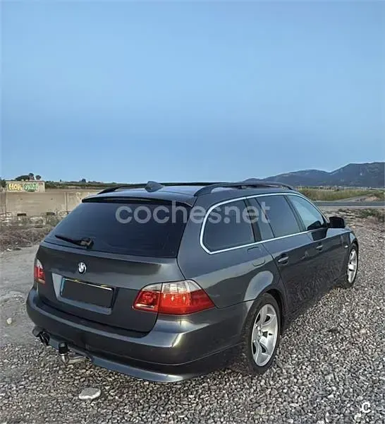 Usado BMW 530 193 CV (141 kW) 2004 Gris / plata Familiar