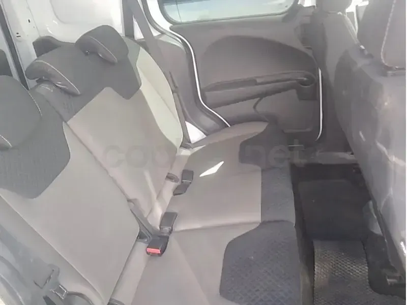 Usado Ford Tourneo Courier Sport 100 CV (73 kW) 2021 Blanco Monovolumen