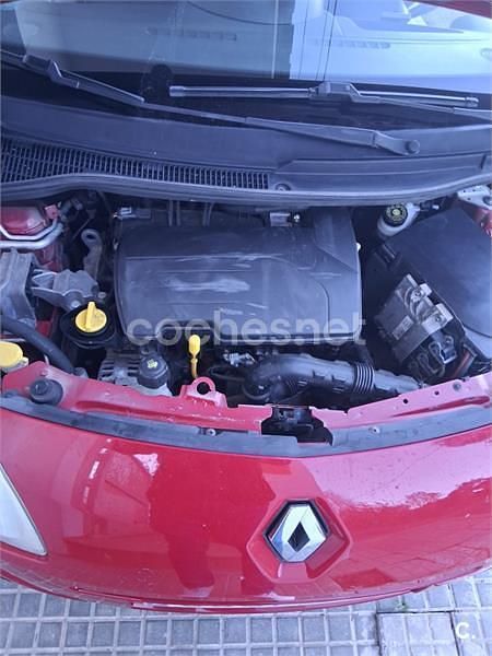 Usado Renault Twingo Authentique 75 CV (55 kW) 2010 Rojo Utilitario