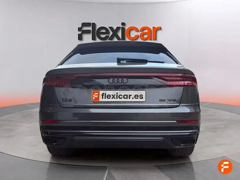 Usado Audi Q8 340 CV (250 kW) 2020 Gris / plata SUV