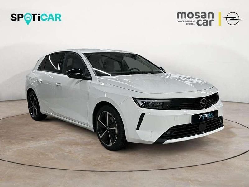 Usado Opel Astra Edition 110 HP (80 kW) 2024 Branco Citadino