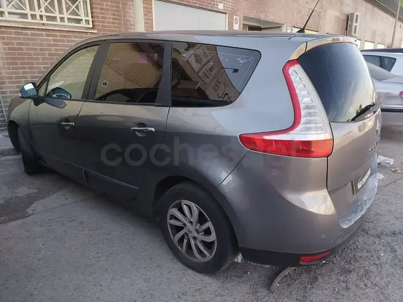 Usado Renault Grand Scénic III Dynamique 110 CV (80 kW) 2012 Gris / plata Monovolumen