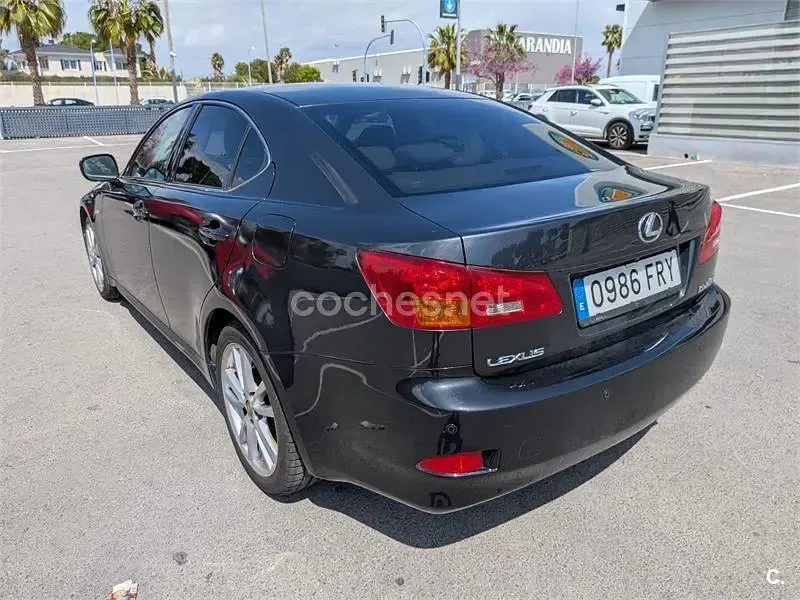 Usado Lexus IS220d President Line 177 CV (130 kW) 2007 Negro Berlina