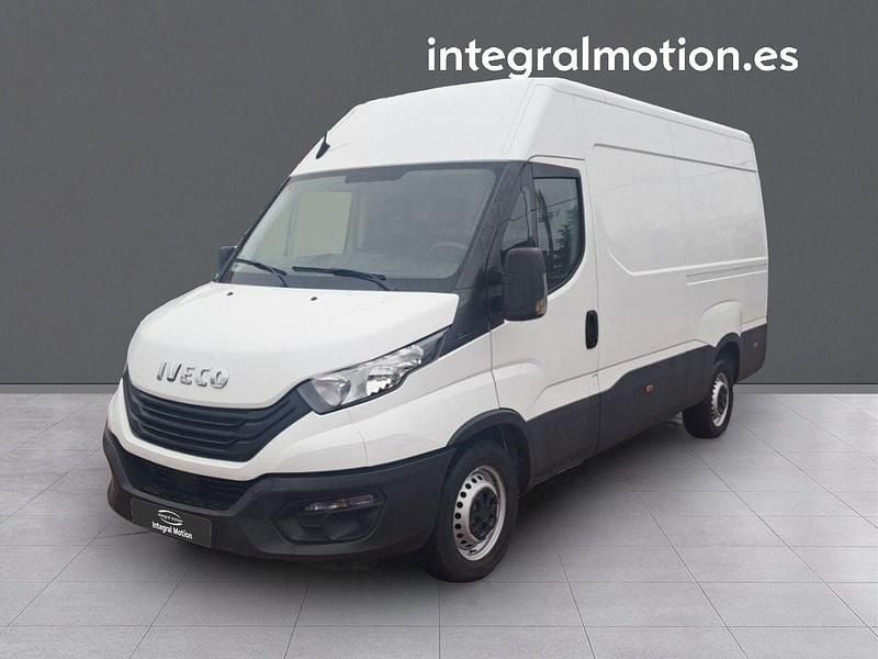 Usado Iveco Daily 156 CV (114 kW) 2023 Blanco Van