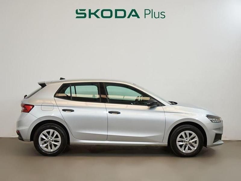 Usado Skoda Fabia Essence 80 CV (58 kW) 2024 Gris Utilitario