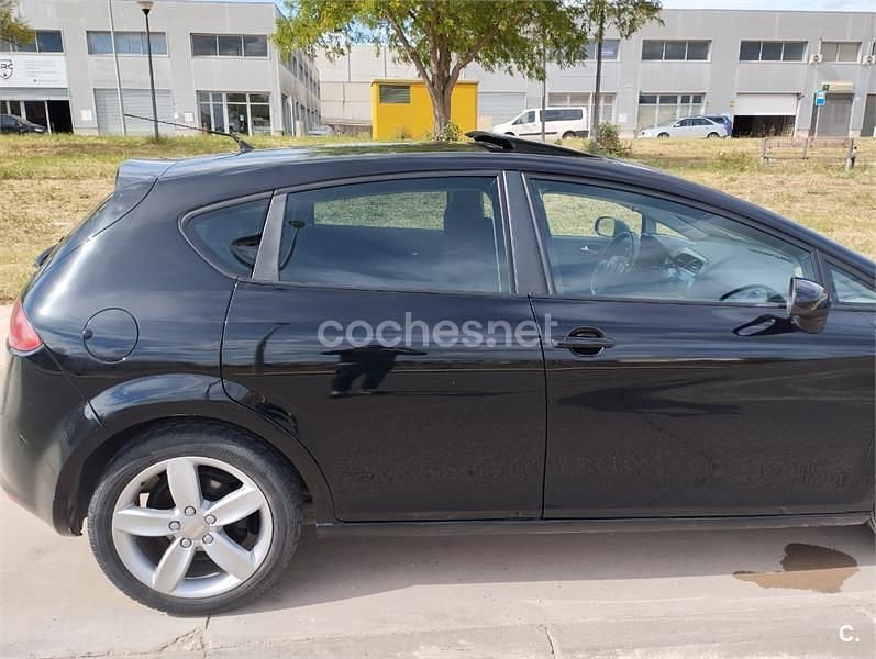 Usado Seat Leon Reference 140 CV (102 kW) 2007 Negro Utilitario