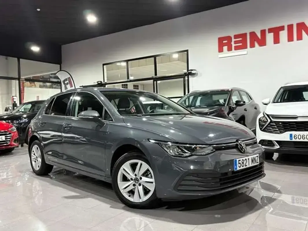 Usado VW Golf VIII Life 116 CV (85 kW) 2024 Gris Utilitario