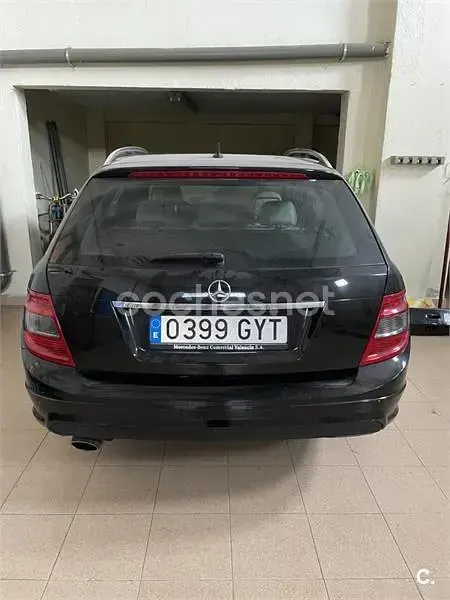 Usado Mercedes C180 156 CV (114 kW) 2010 Negro Familiar