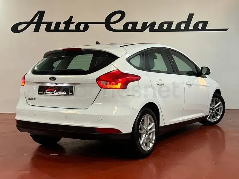 Usado Ford Focus Trend 125 CV (91 kW) 2017 Blanco Berlina