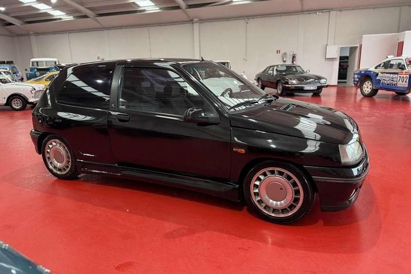 Usado Renault Clio 136 CV (100 kW) 1991 Negro Utilitario