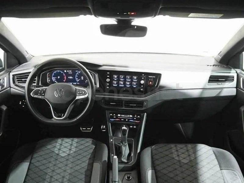 Usado VW Polo R-line 116 CV (85 kW) 2024 Gris / plata Berlina