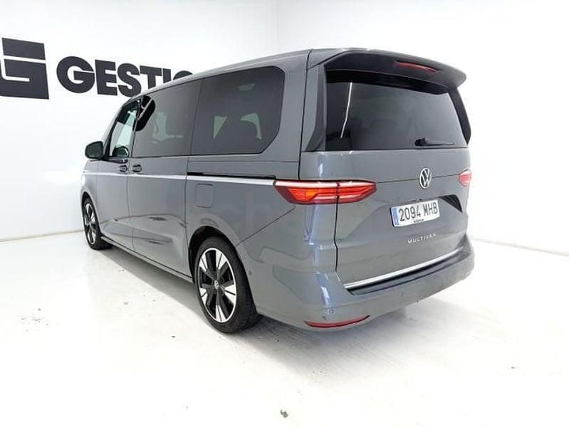 Usado VW Multivan Life 204 CV (150 kW) 2023 Gris / plata Van