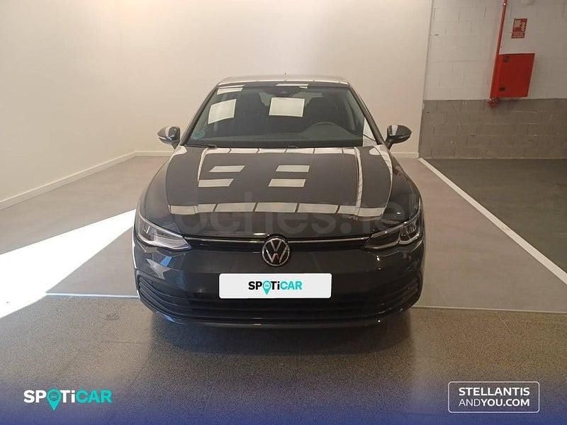 Usado VW Golf VIII Life 115 CV (84 kW) 2020 Gris / plata Berlina