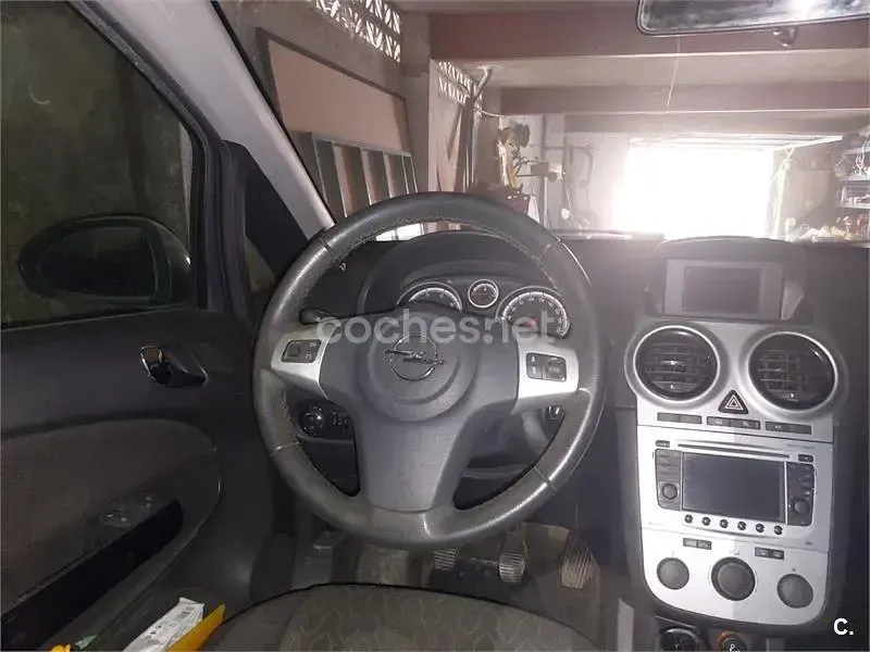 Usado Opel Corsa Selective 75 CV (55 kW) 2013 Negro Utilitario